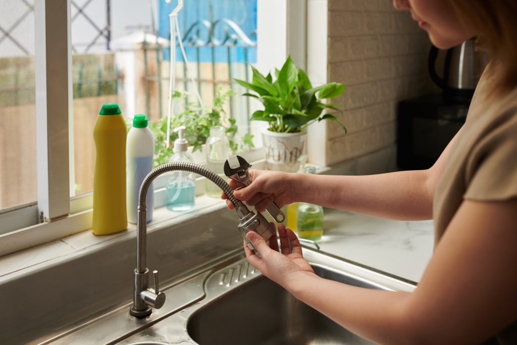 how to change our own sink faucet